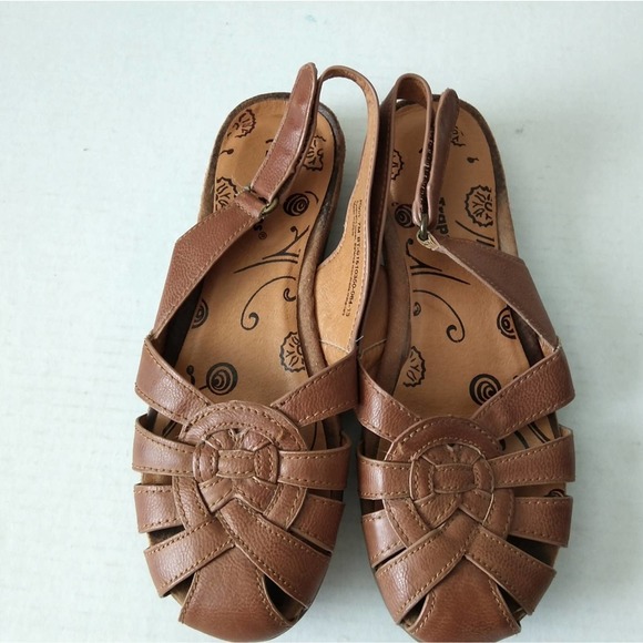 BareTraps Women's Tan Sandals - Picture 5 of 7